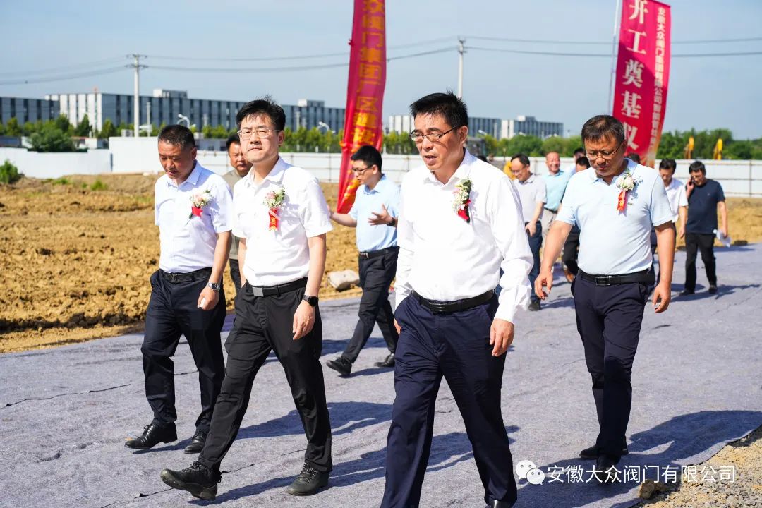 熱烈(liè)慶祝安徽17C吃瓜网閥(fá)門(mén)集團有限公司智能管線閥門生產項目開工大吉(圖(tú)4) 熱烈慶祝安徽17C吃瓜网閥門集團有限公司智(zhì)能管線閥門生(shēng)產項目開工大吉(圖4)