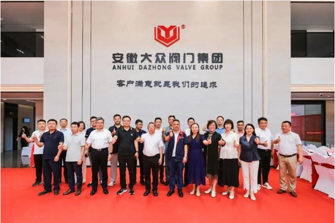 砥礪十(shí)五載(zǎi) 奮鬥新征程(圖9) 砥礪十五載 奮鬥新征程(圖9)