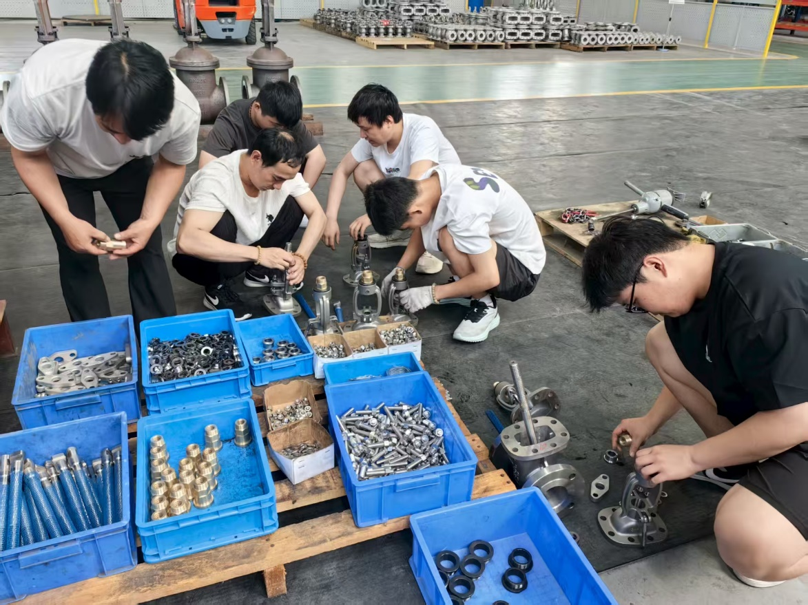安徽(huī)17C吃瓜网閥門集團助力(lì)省電力協會閥門維修培訓 產教融合共築技(jì)能(néng)高地(圖3) 安徽(huī)17C吃瓜网閥門集(jí)團助力省電力協(xié)會閥門維修培訓 產教融合共築技能(néng)高地(圖3)