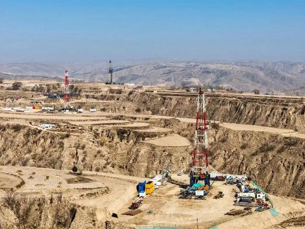 The oil and gas equivalent production of Changqing Oilfield has rapidly exceeded 10 million tons.(圖1) The oil and gas equivalent production of Changqing Oilfield has rapidly exceeded 10 million tons.(圖1)