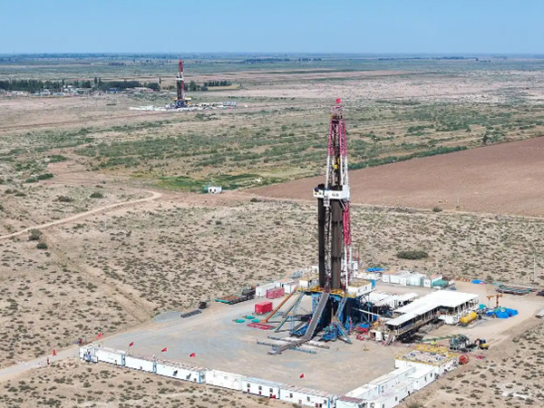 Xinjiang Oilfield Drives Efficient Shale Oil Development through Innovation(圖1) Xinjiang Oilfield Drives Efficient Shale Oil Development through Innovation(圖(tú)1)